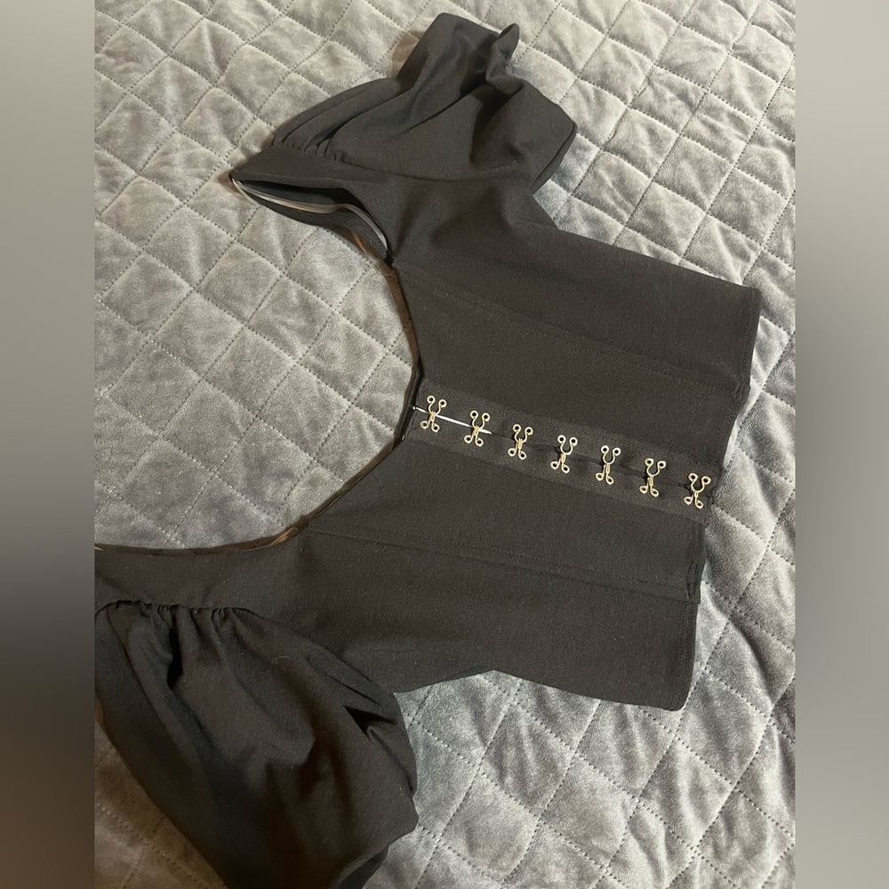 Windsor Medium Hooked In Ruched Crop Top